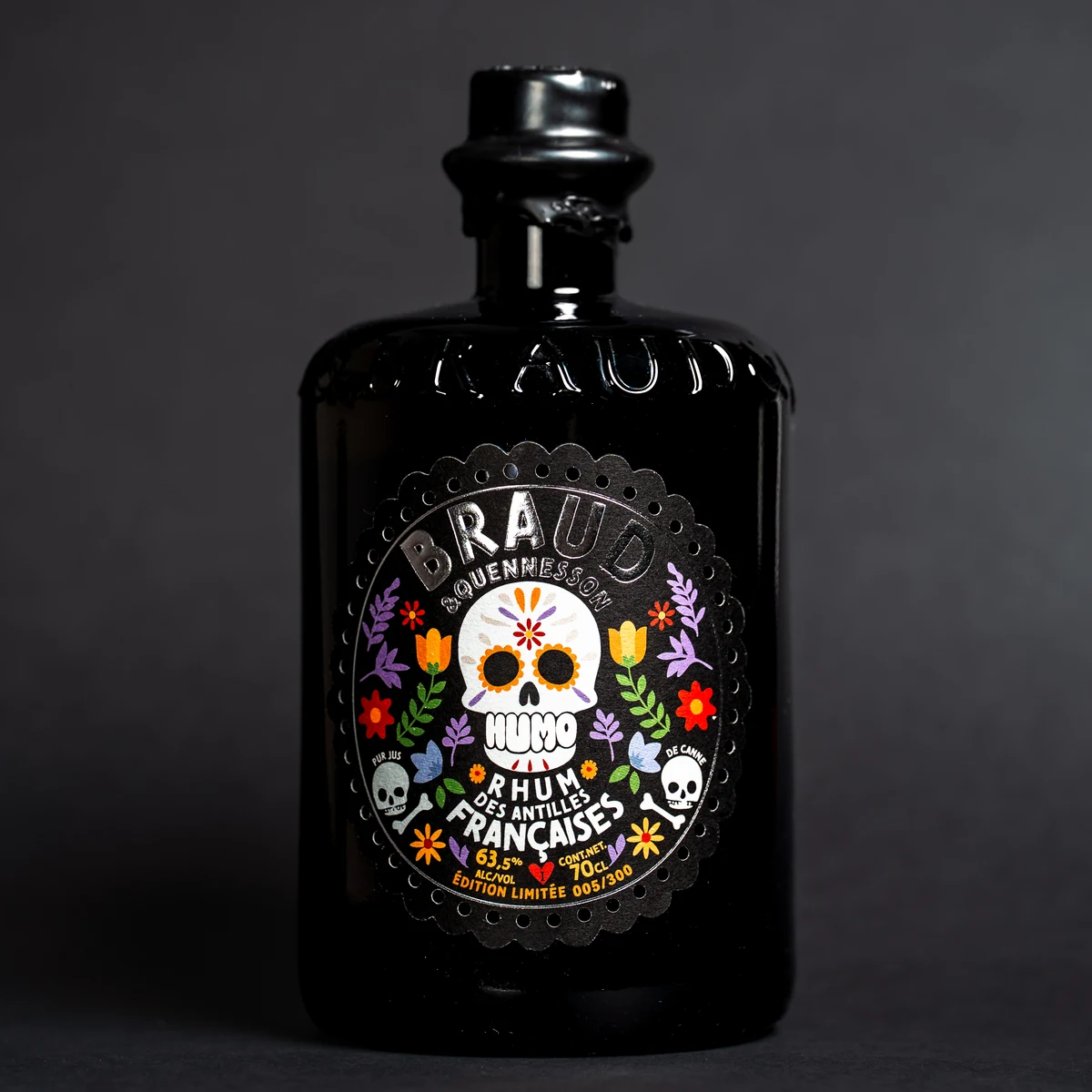 Black bottle of Braud & Quennesson Humo rum with a skull and floral label